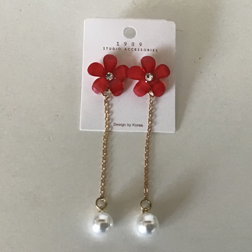 Floral and pearl  earring